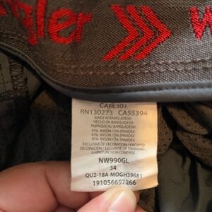 Wrangler cargo shorts size 34